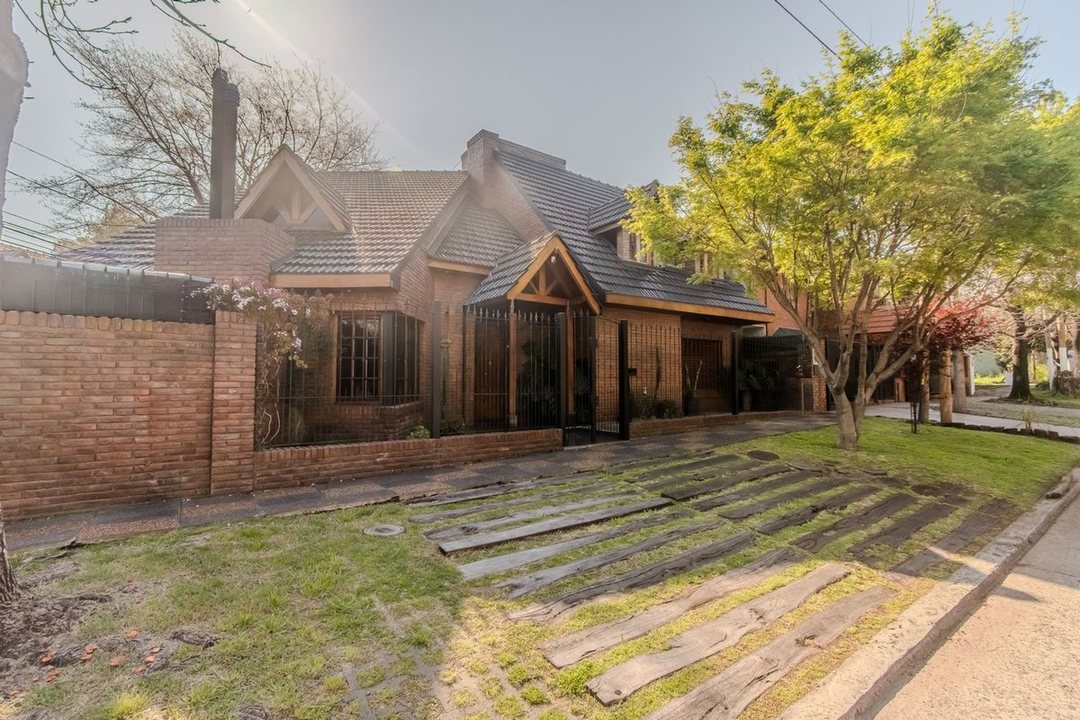 VENTA EXCELENTE CASA EN ESQUINA EN CIUDAD JARDIN