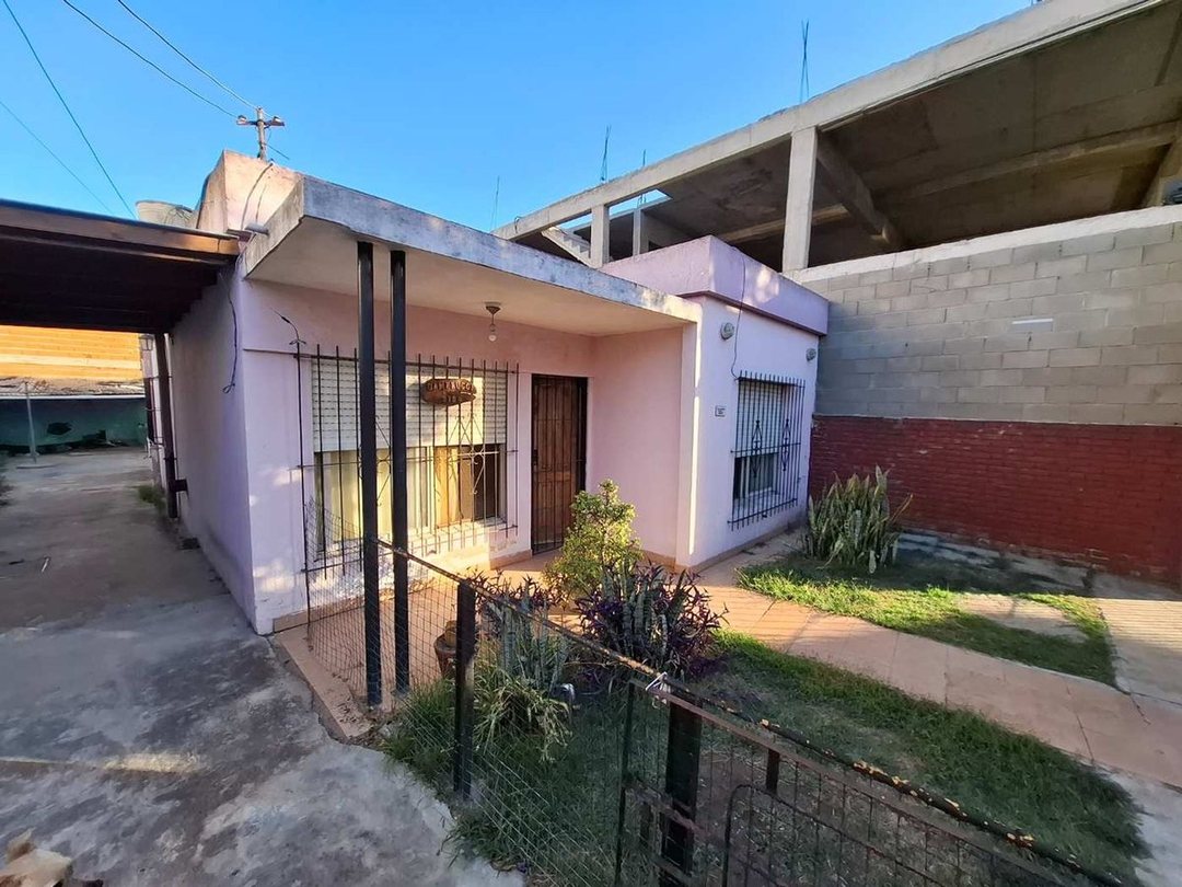 VENTA CASA 3 AMBIENTES COCHERA MAS DEPARTAMENTO