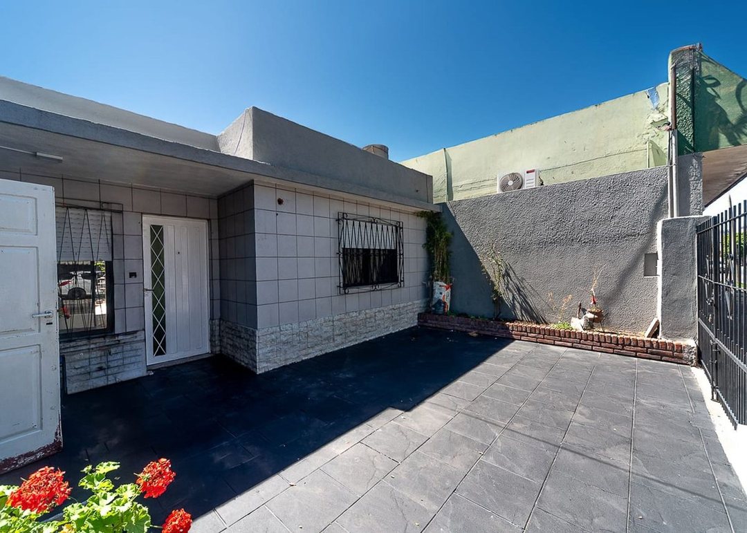 venta casa 3 ambientes con local san justo
