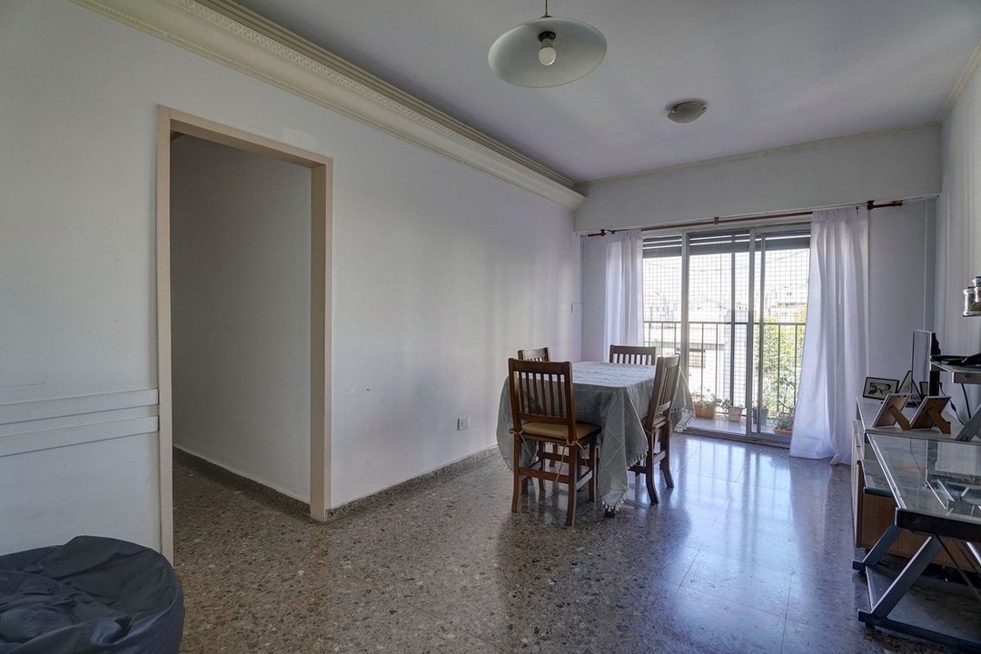 VENTA DEPTO 4 AMB AL FRENTE FLORES