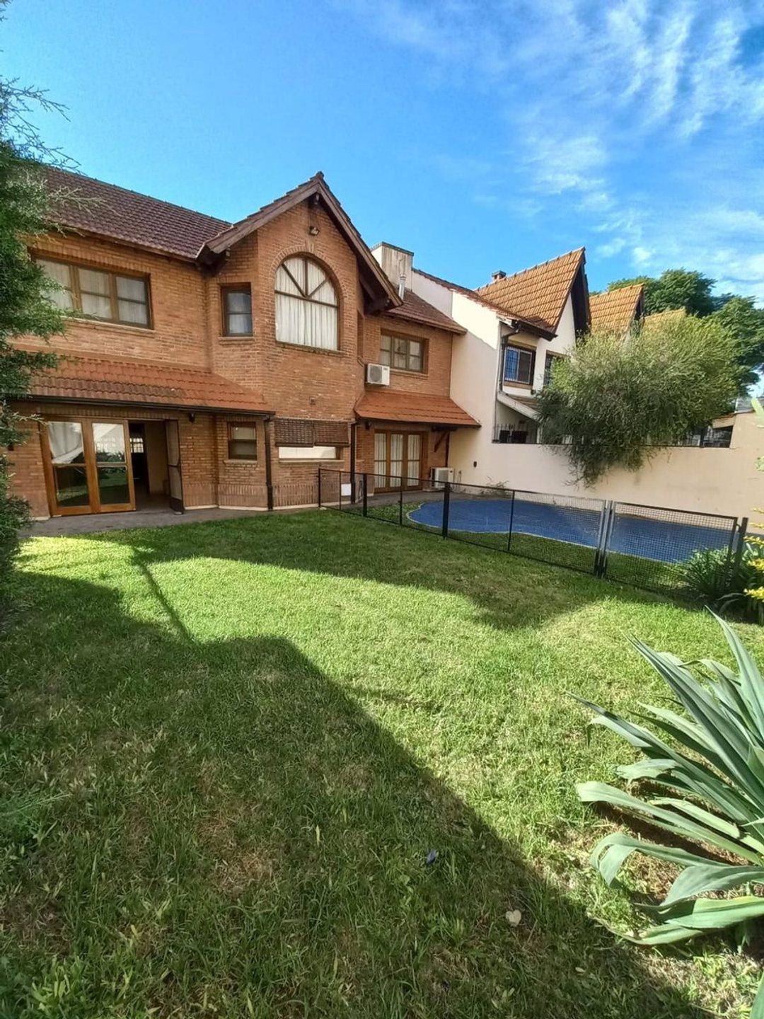 VENTA CHALET 4 AMB PILETA ITUZANGO NORTE APTA CRE