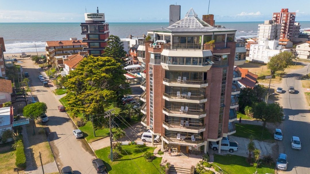 Venta Hotel centro de Villa Gesell 100 mts mar