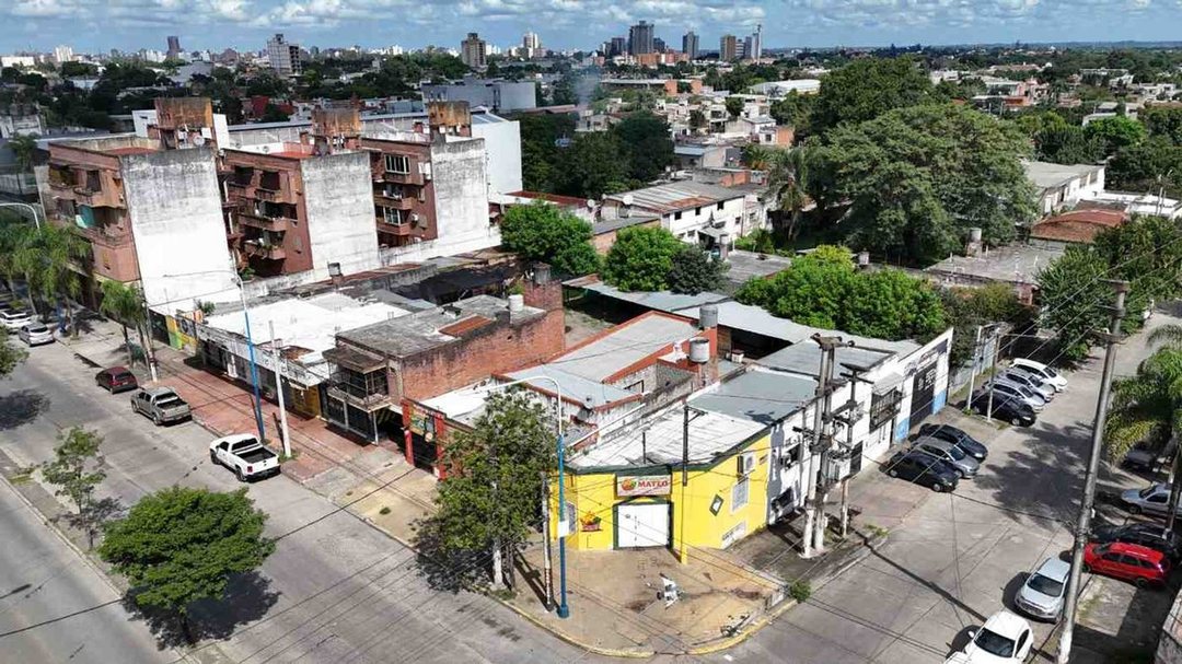 VENTA ESQUINA AV. BELGRANO Y AZCUENAGA 560M2