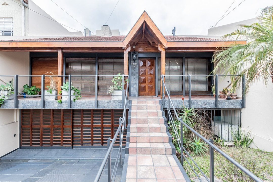 Excelente chalet 5 amb. en Barrio Güemes, Haedo
