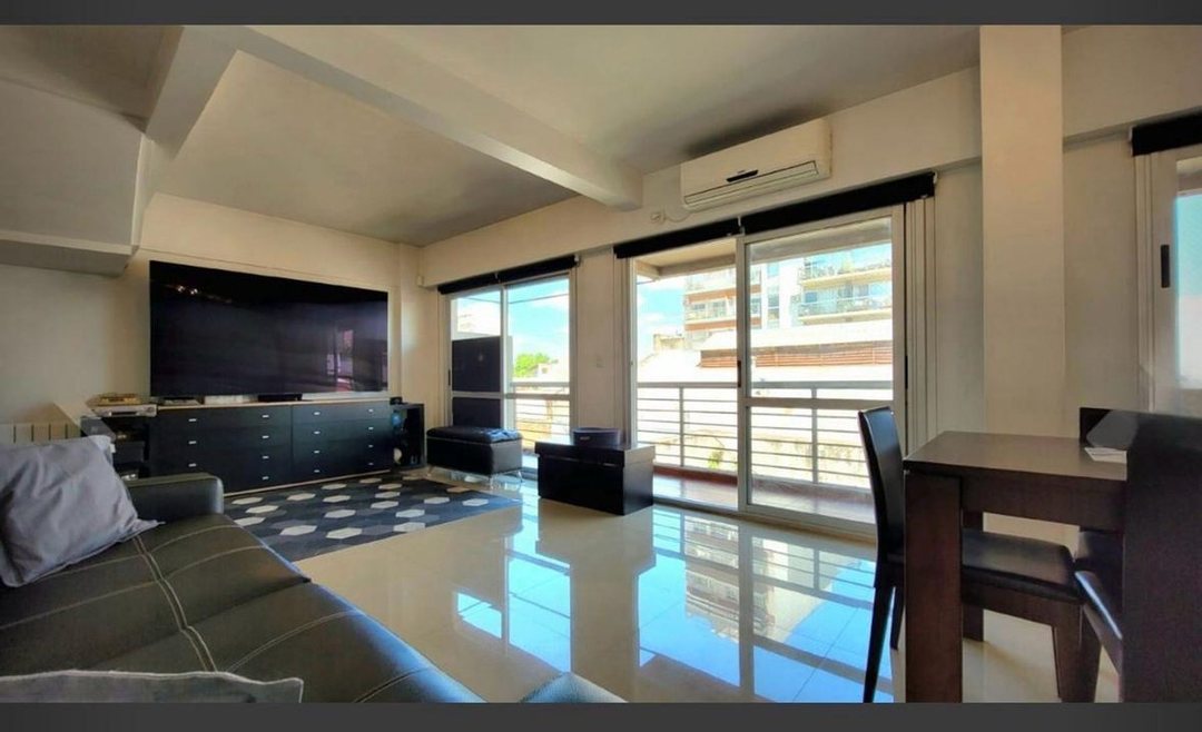 VENTA DPTO DUPLEX DE CATEGORIA 4 AMB EN FLORES