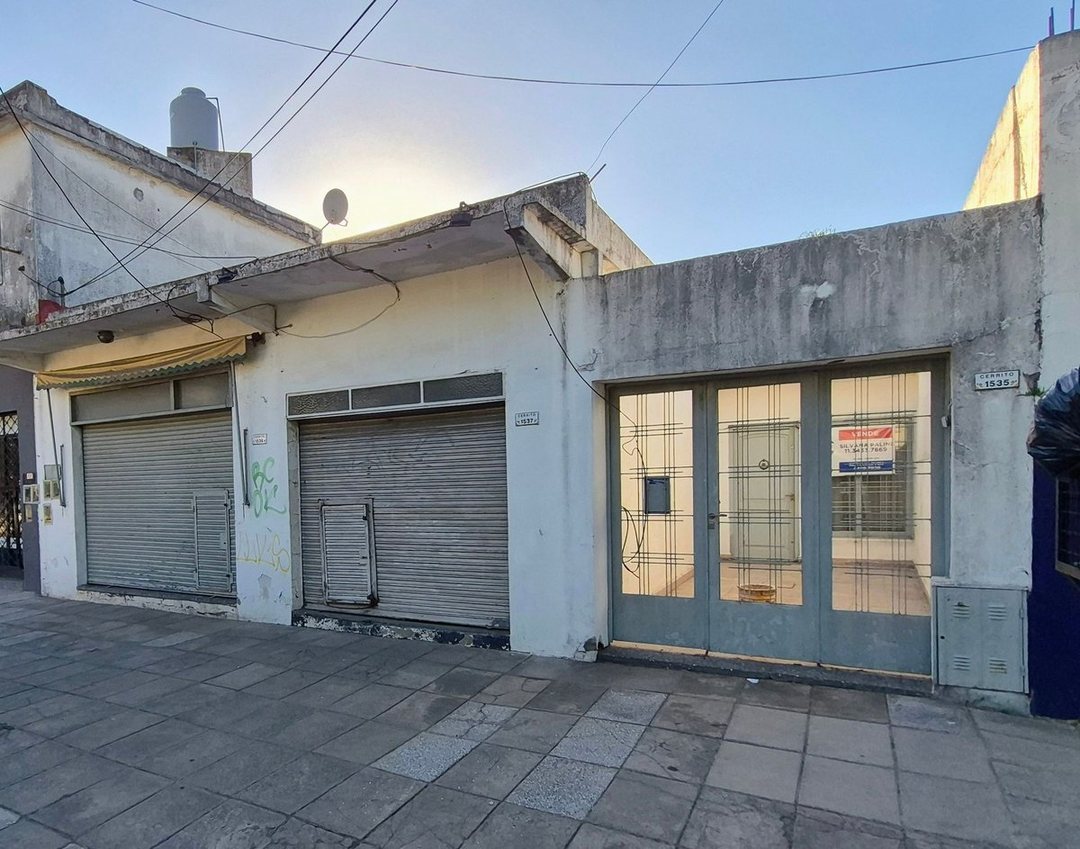 CASA 2 AMB + 2 LOCALES AL FRENTE ITUZAINGO