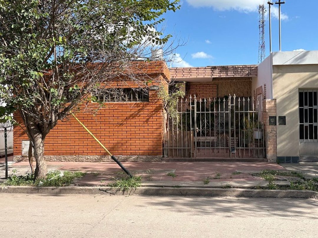 VENTA CASA 2 DORMITORIOS Y QUINCHO - B° 2 HERMANOS