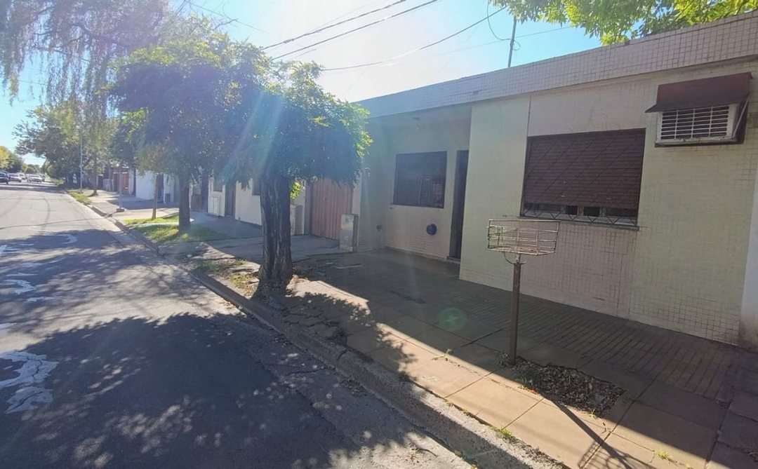 Venta/Permuta Casa y Galpón San Nicolas, Apto Cred