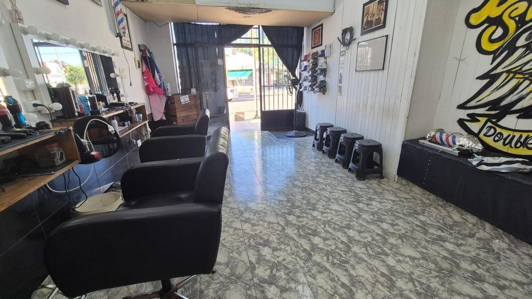 VENTA LOCAL LOMA HERMOSA 30 m2