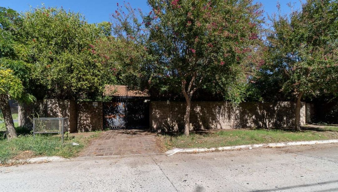 VENTA CASA-CON AMPLIO TERRENO -IDEAL INVERSOR