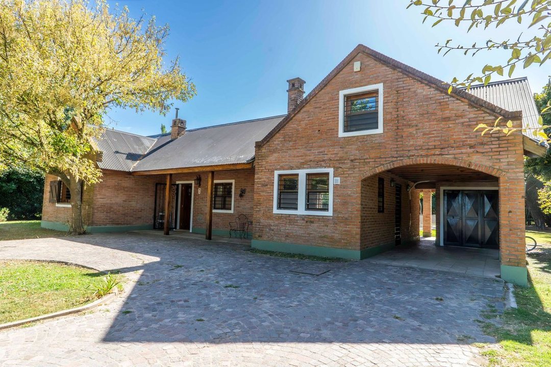 Casa en Venta 4 amb con Pileta Barrio LA VERDAD