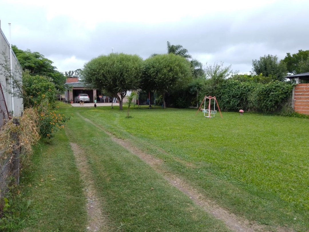 RE/MAX VENDE CASA EN SAUCE VIEJO