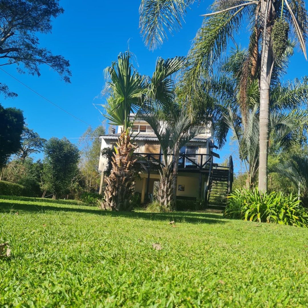 VENTA CASA EN DELTA 3 PISOS CON PARRILLA Y JARDIN