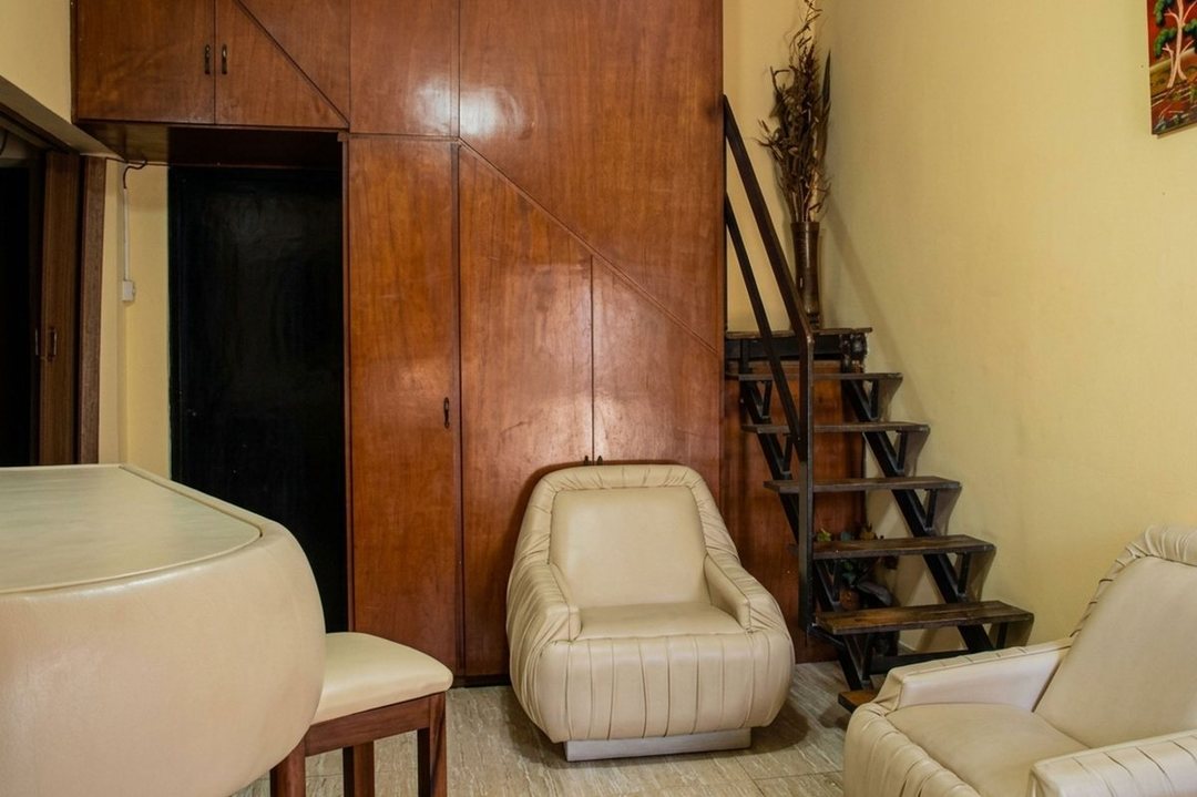 CASA DE 4 DORMITORIOS CON PATIO EN VENTA