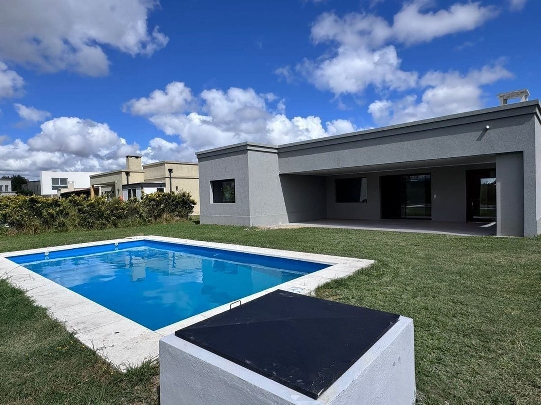 CASA A ESTRENAR 5 AMB. C/PISCINA EL CANTON -NORTE
