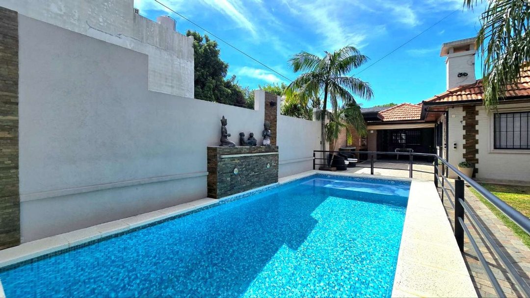 VENTA CASA 4 AMB PISCINA GALERIA NUEVA MARTINEZ