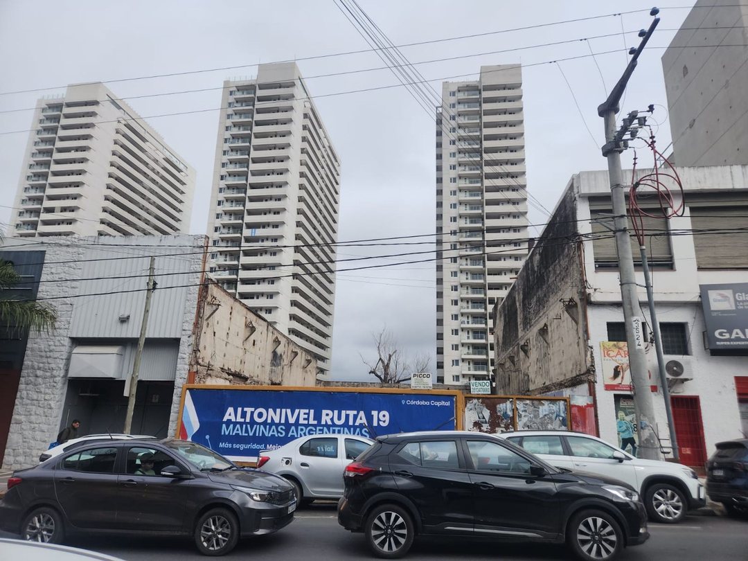 VENTA TERRENO APTO DESARROLLO SOBRE  F. M. ESQUIU