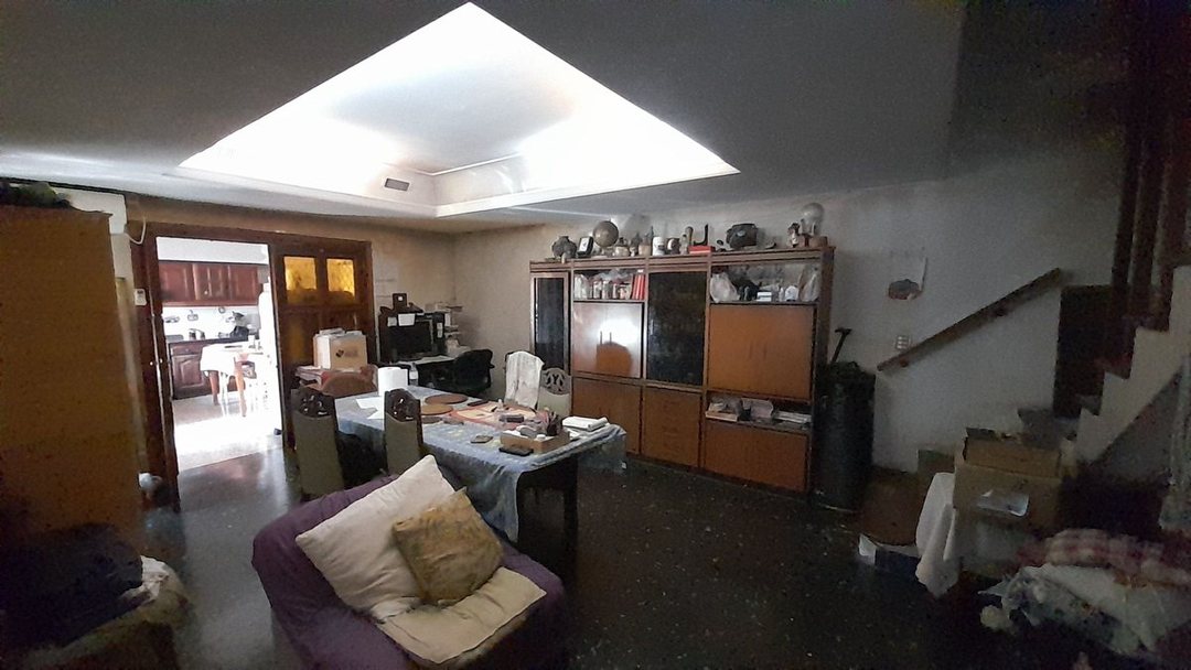 VENTA DE CASA 5 AMBIENTES LANUS CENTRO CON COCHERA