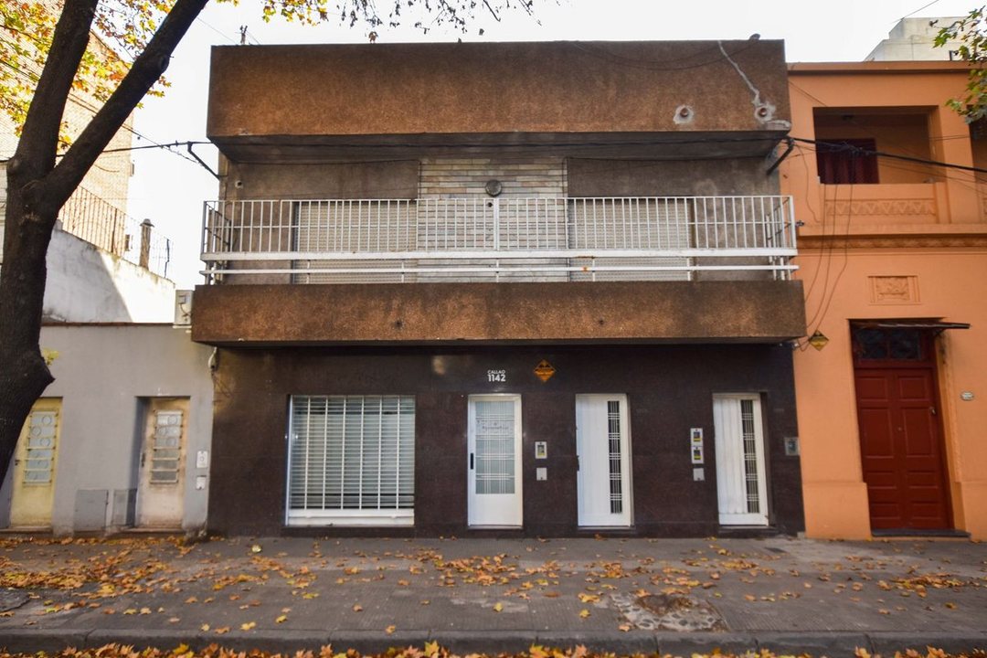 VENTA CASA CON DOS DPTOS DE PASILLO EN LOURDES