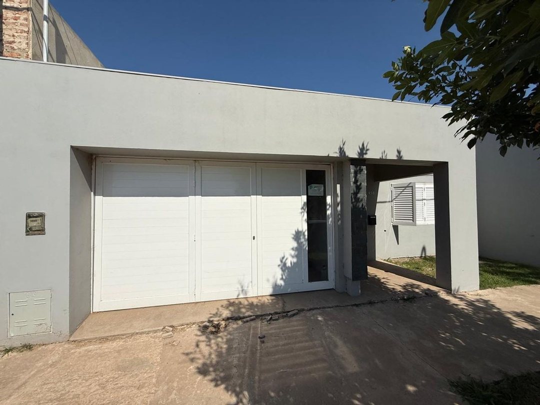VENTA CASA A ESTRENAR - Barrio Oeste, Esperanza.-