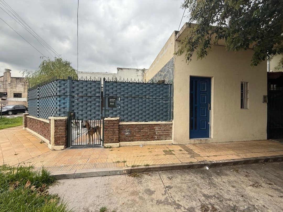 VENTA CASA 4 AMB Y DEPTO 2 AMB BELLA VISTA CENTRO