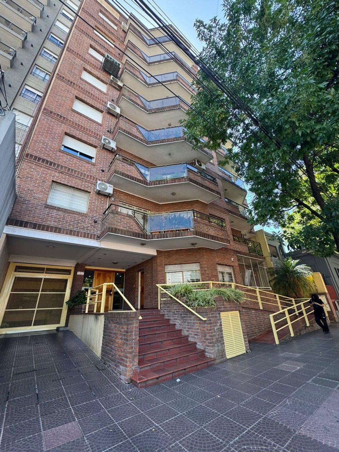 VENTA DEPARTAMENTO 3 AMBIENTES EN MORON C/COCHERA