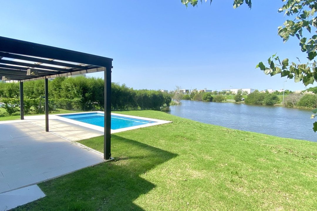 Venta Casa 1 Planta 5 Amb. Pileta a Laguna Cantón
