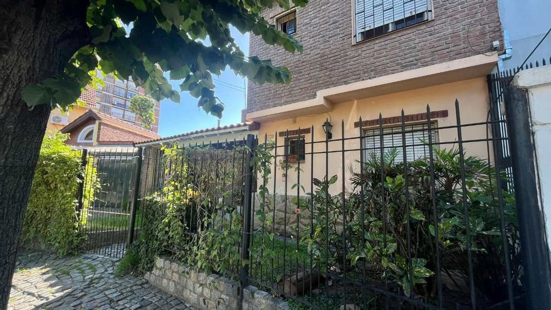 VENTA CASA 5 AMBIENTES - PILETA - CIUDAD JARDÍN