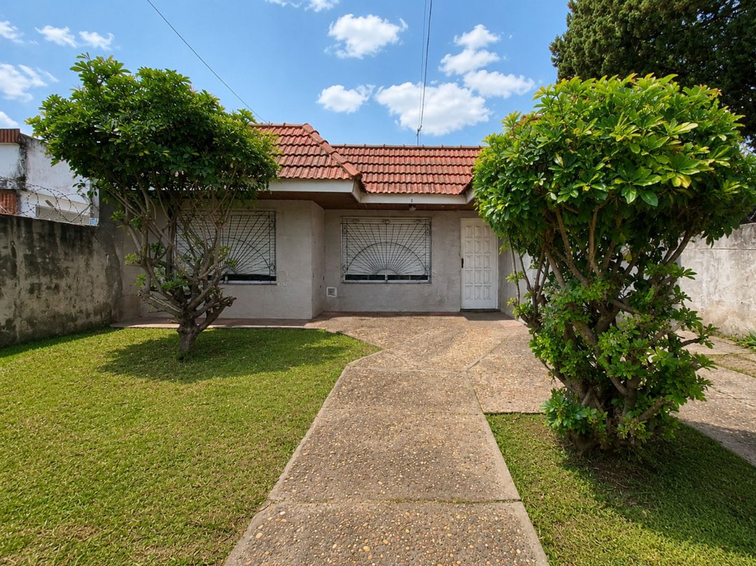 CASA 4 AMBIENTES VENTA MONTE GRANDE AMPLIO LOTE