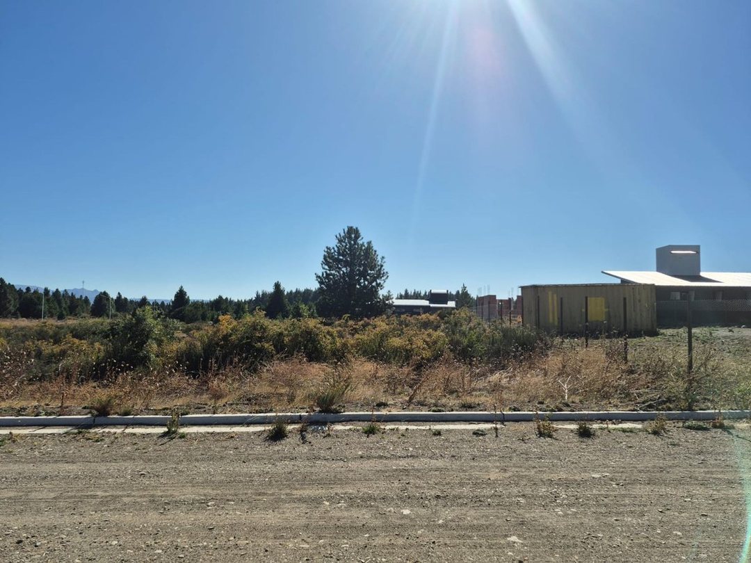LOTE FRENTE A ESPACIO VERDE EN COIRONES