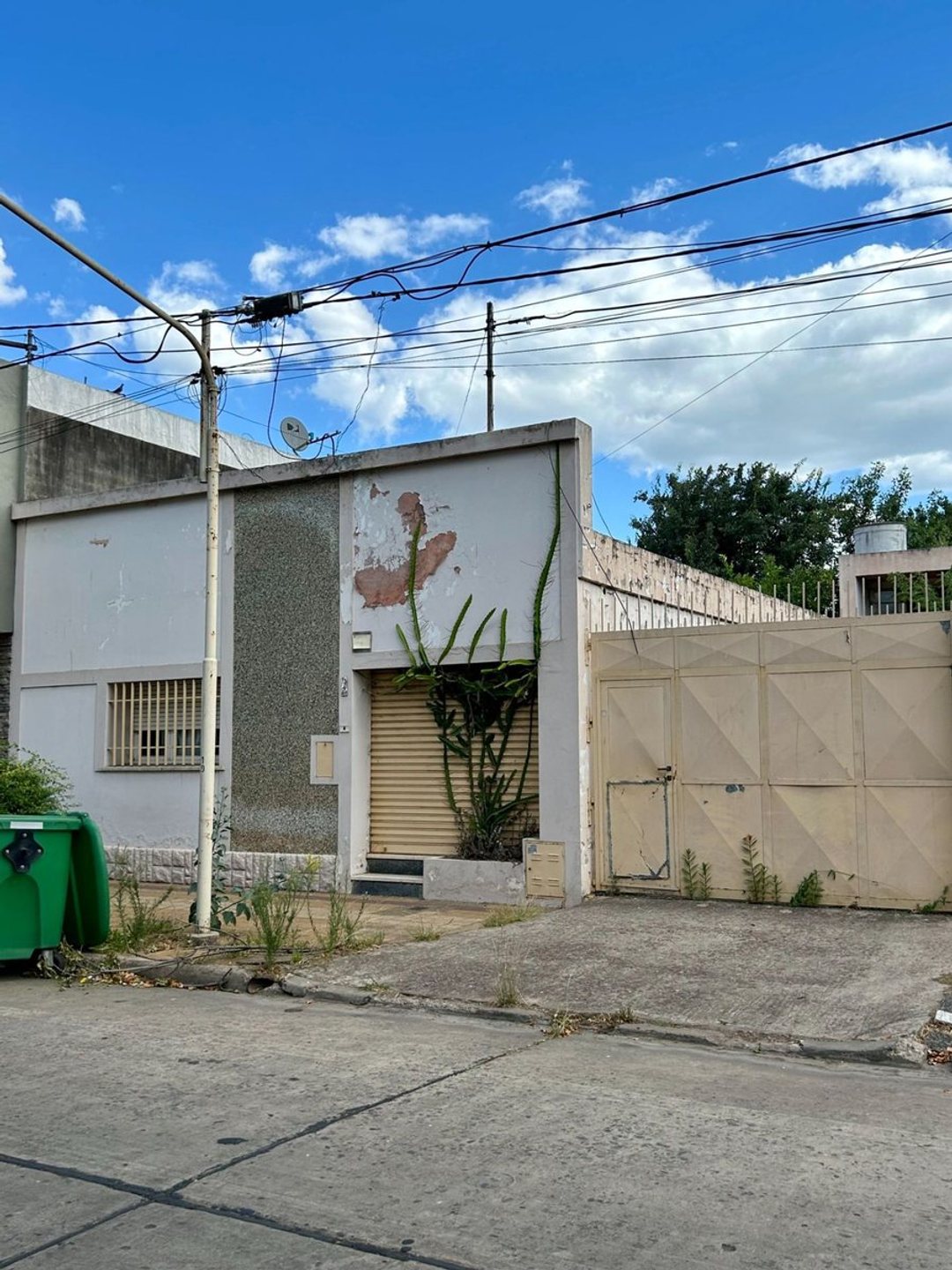 CASA EN VENTA EN PERGAMINO CON GALPÓN