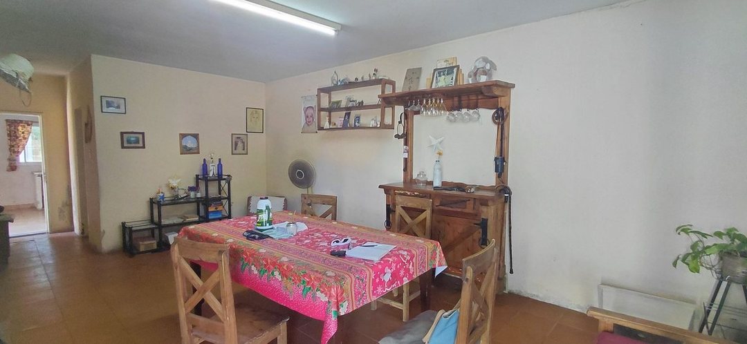CASA CON FONDO Y LOCAL AL FRENTE GLEW CENTRO