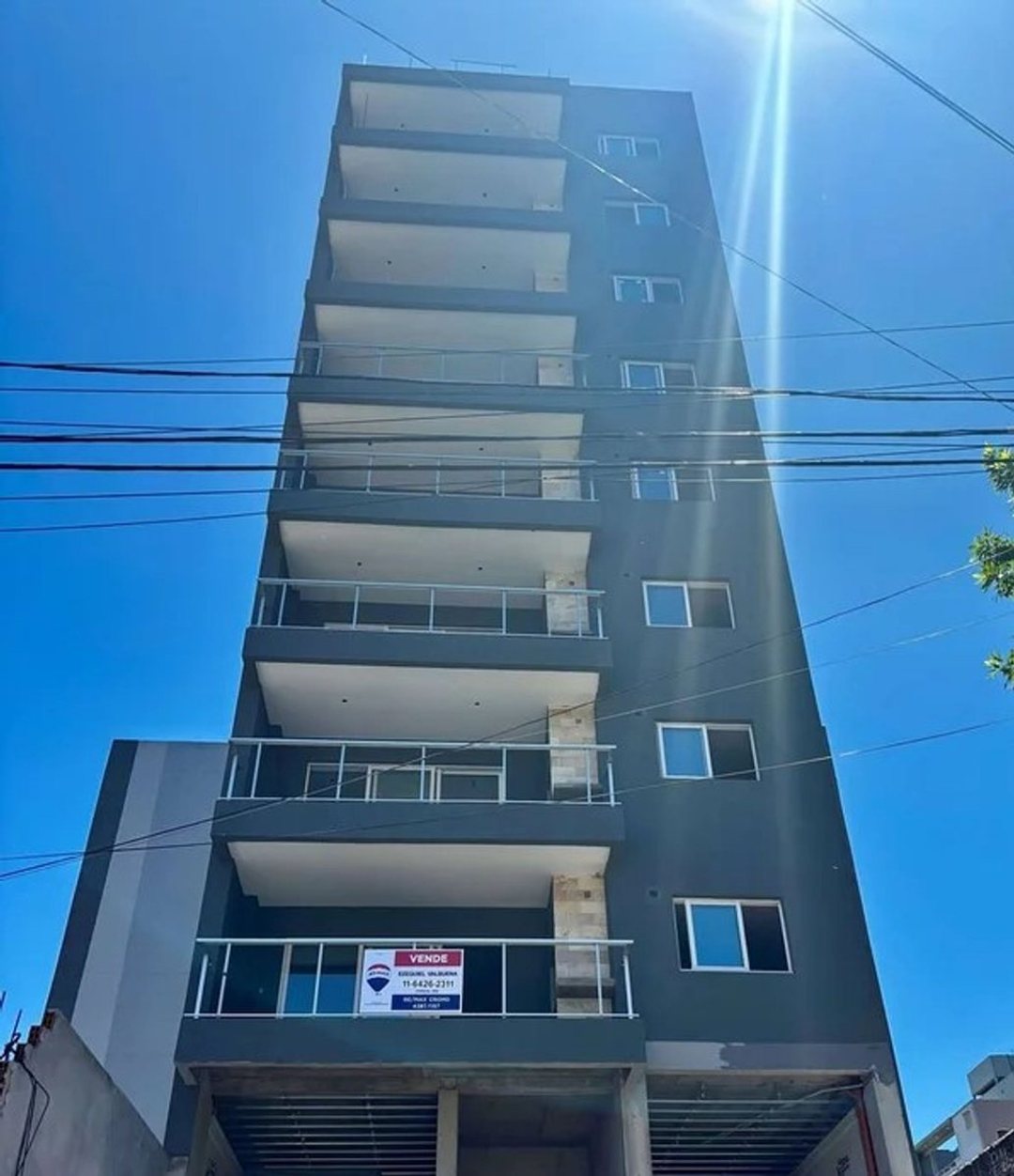 VENTA PISO DE CATEGORIA 4 AMB C/COCHERA LANUSITA