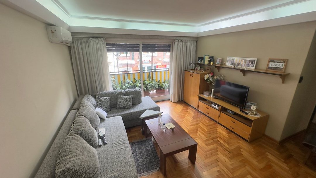 VENTA 3 AMB CON DEPENDENCIA Y PATIO AVELLANEDA