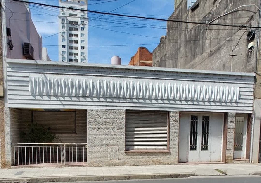 CASA AL FRENTE EN PB 3 DORMIT, PATIO Y COCHERA