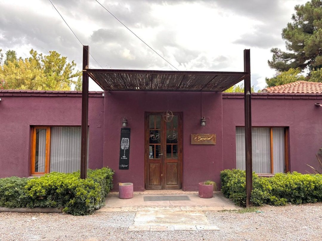 Posada en Chacras de Coria ideal inversión.