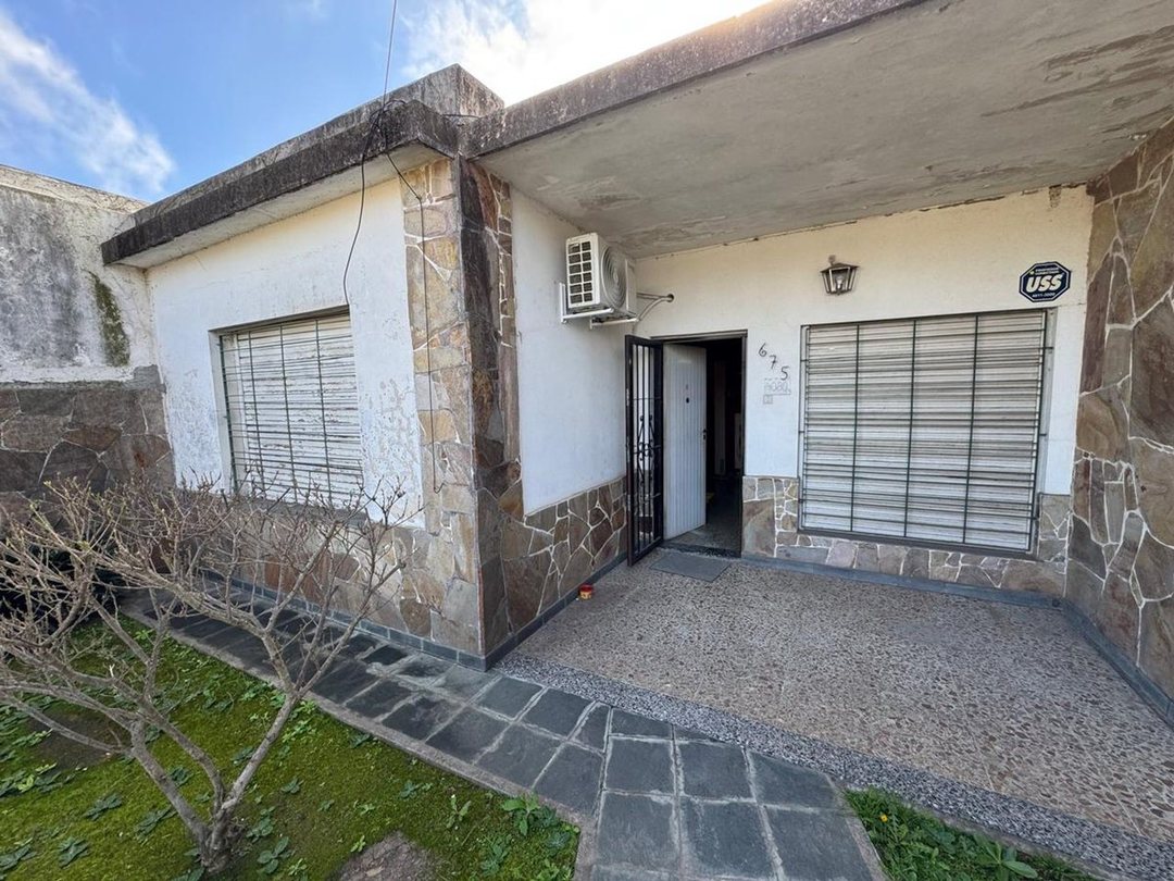 VENTA CASA 3 AMB  FLORENCIO VARELA APTO CREDITO