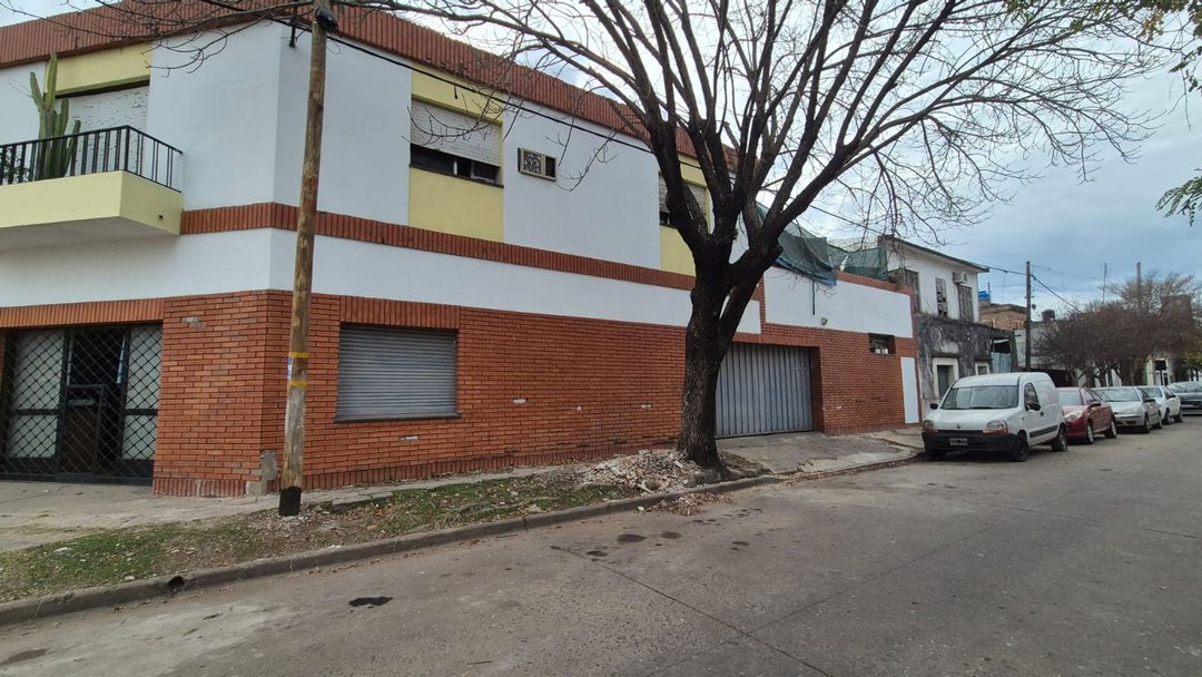 venta casa 3 dorm con local en barrio matheu