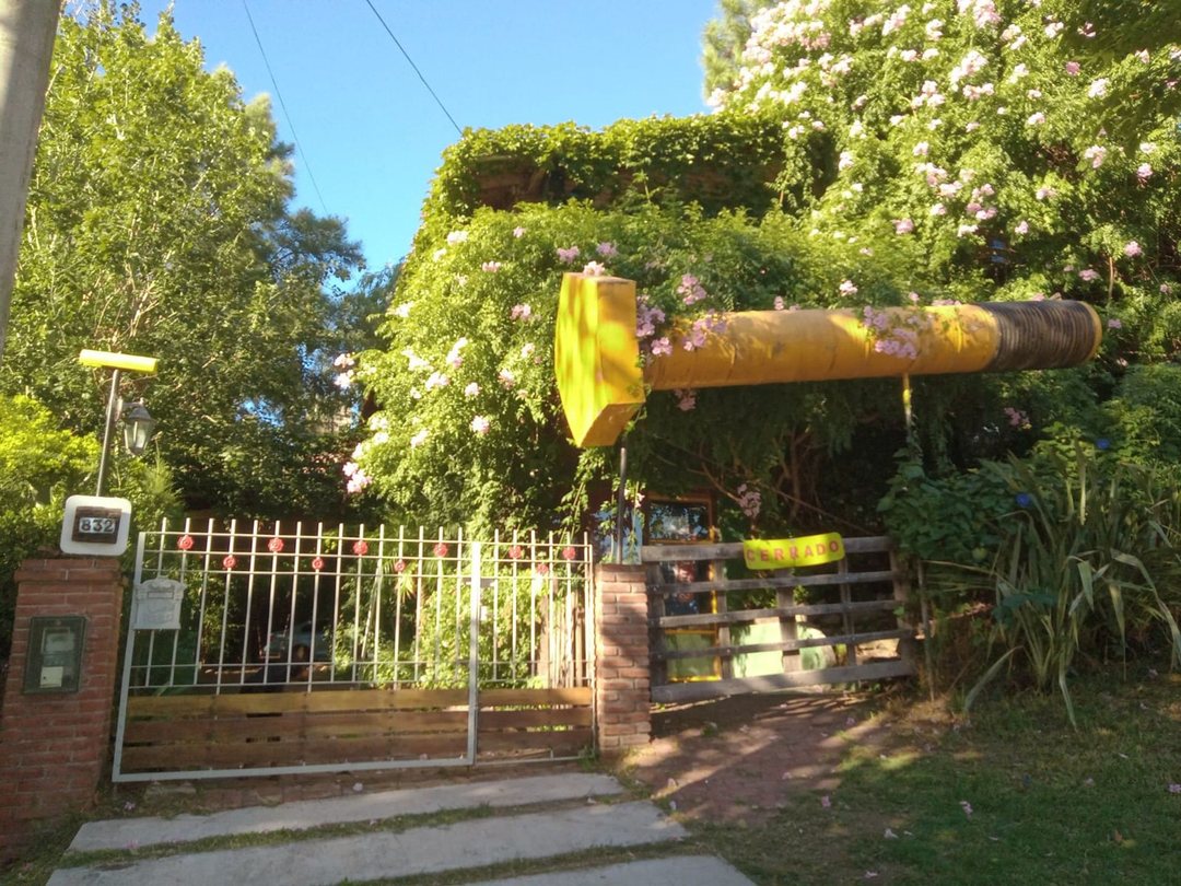 CASA venta OSTENDE  mas departamentos con renta !