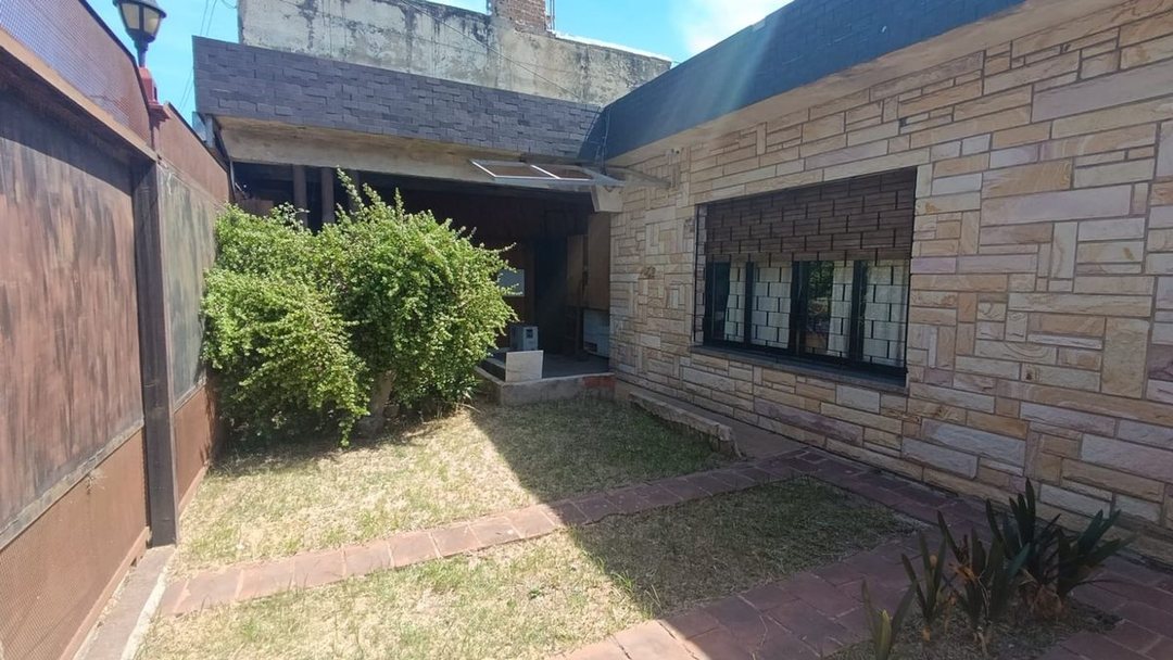 VENTA CASA 3 AMB MORON SUR COCHERA