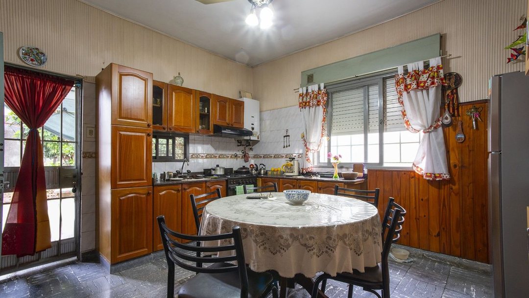 Venta casa barrio Urquiza con pileta 2 dormitorios