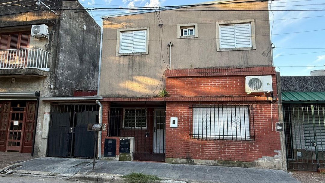 Casa 3 dormi-cochera-patio + dpto 2 dormi en venta