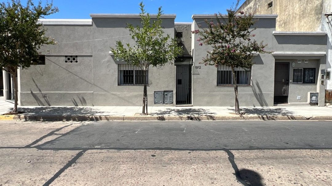 VENTA CASA Y 2 DEPTOS CON PILETA APTO CREDITO