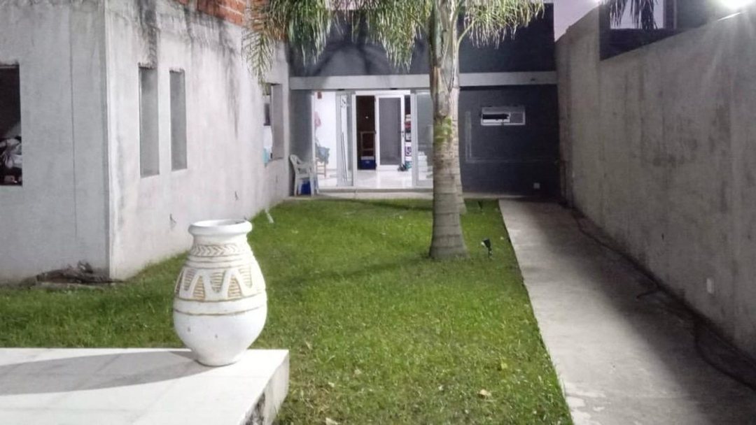 CASA EN VENTA BRANDSEN 2 DORMITORIOS