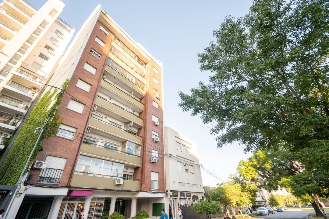 VENTA DPTO 3 DORMITORIOS + 2 COCHERAS BV. GALVEZ