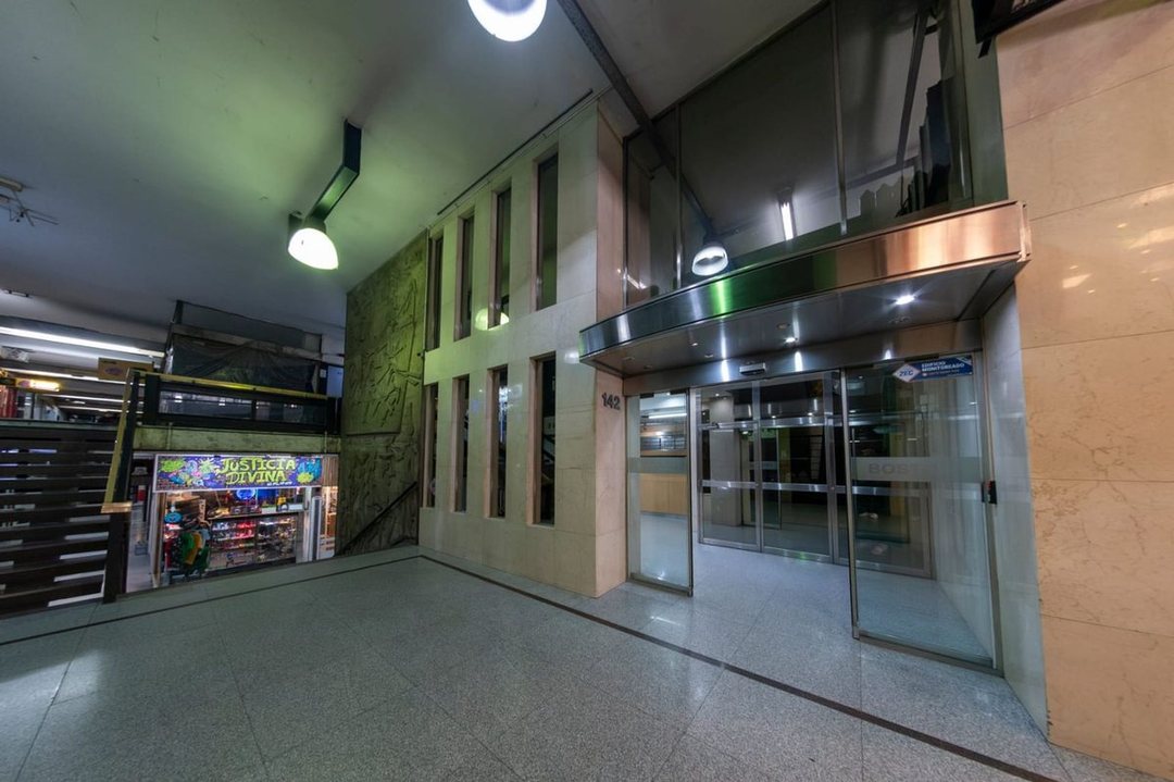VENTA OFICINA EN MICROCENTRO