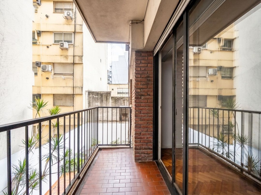 VENTA AMPLIO DOS AMBIENTES RECOLETA