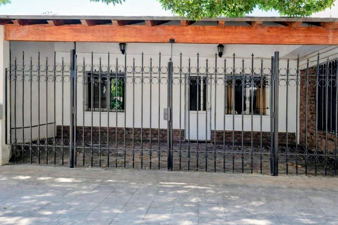Gran Casa a la Venta en Pedriel, Lujan  de Cuyo.