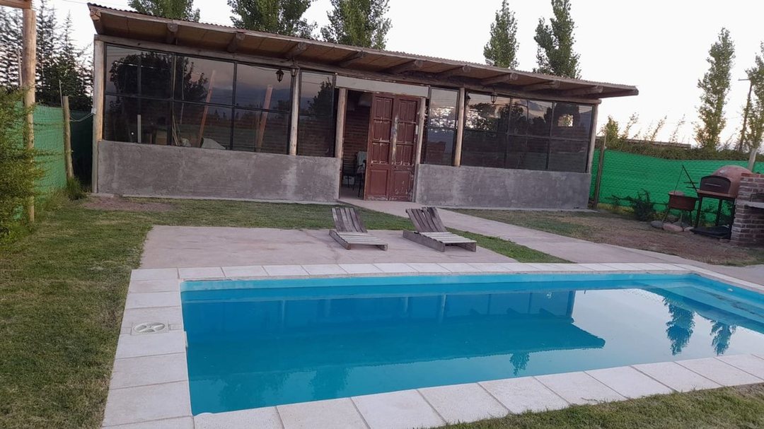 Quincho y pileta en Venta La Consulta Valle de Uco