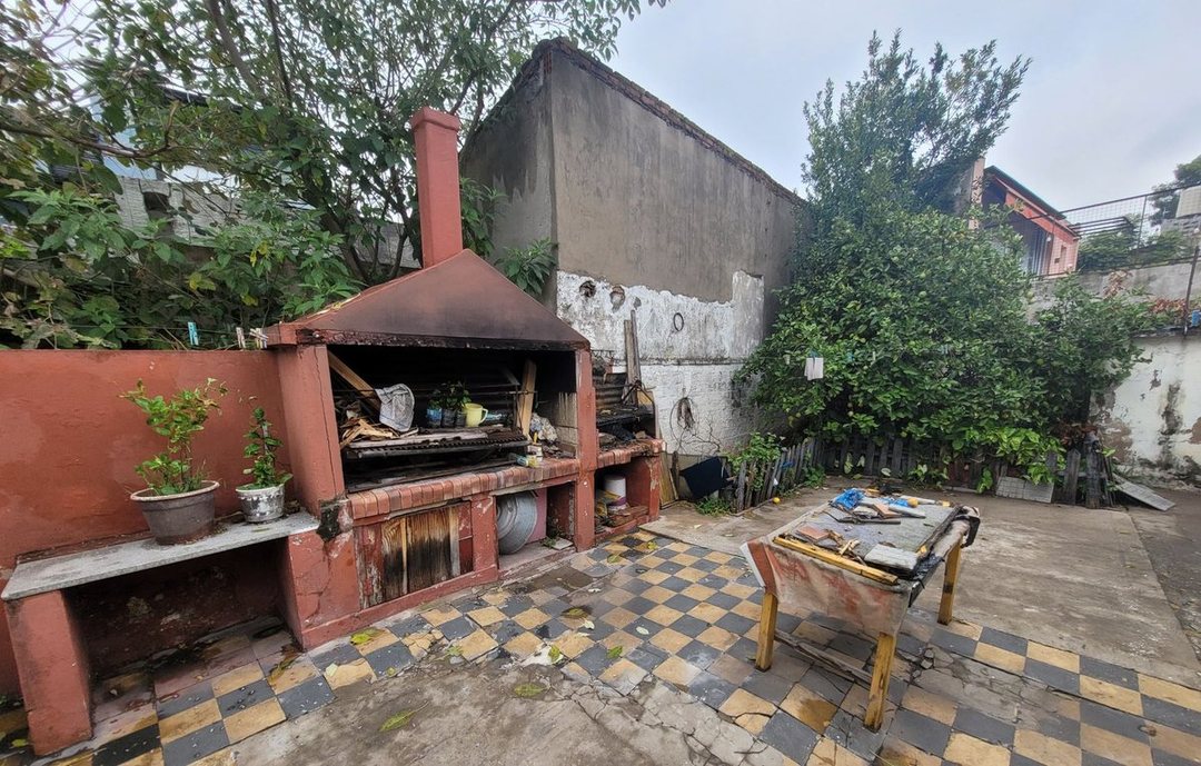 VENTA CASA PATIO PARRILLA COCHERAS TERRAZA LANUS